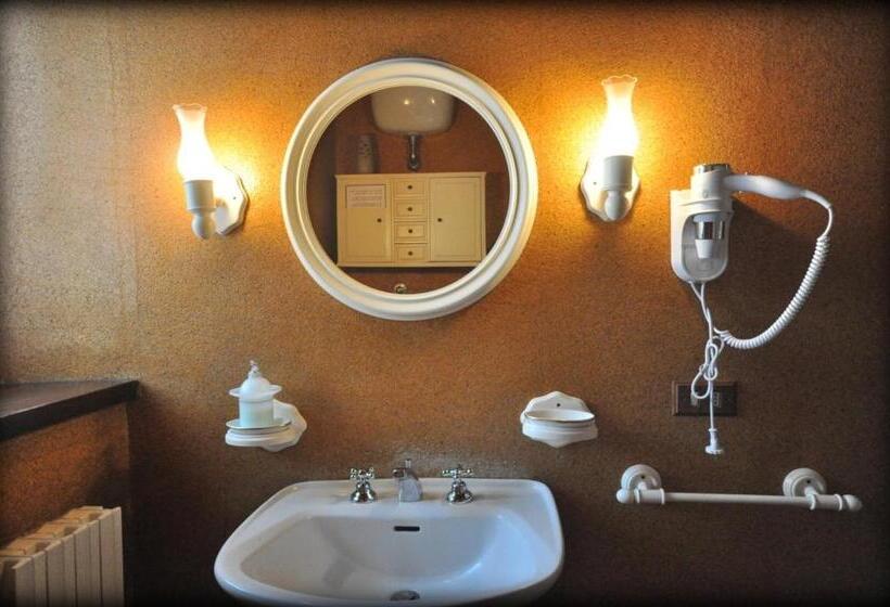 דירת שני חדרים, Casale Civetta