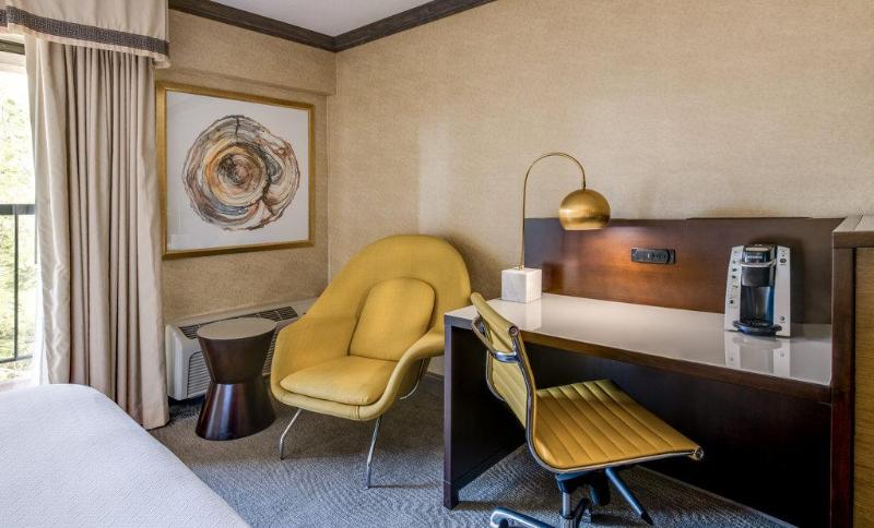 غرفة قياسية سرير كينج, Crowne Plaza Resort Asheville, An Ihg