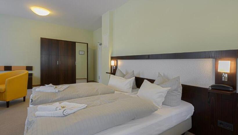 غرفة سوبيريور, Am Tiefwarensee