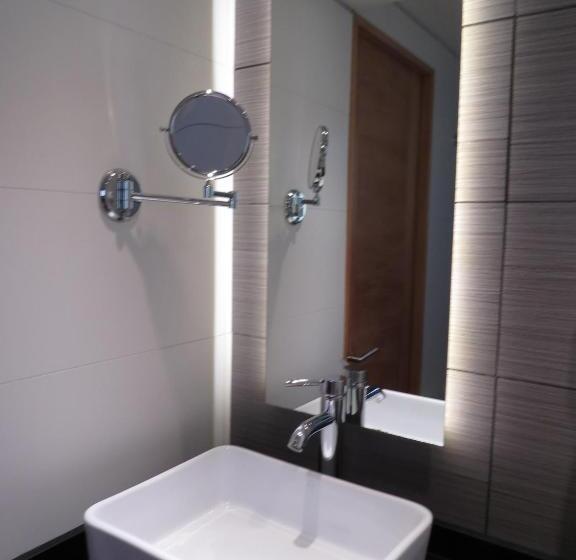 חדר סטנדרט יחיד, Diego De Velazquez