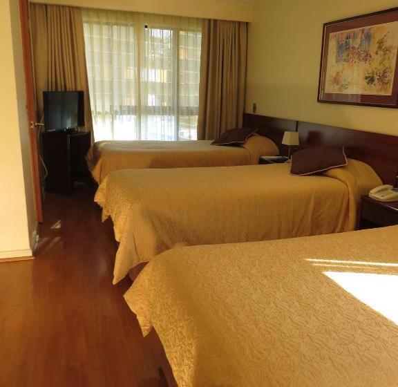 חדר סטנדרט לשלושה, Diego De Velazquez