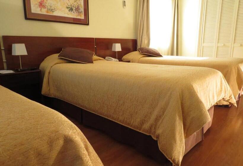 חדר סטנדרט לשלושה, Diego De Velazquez