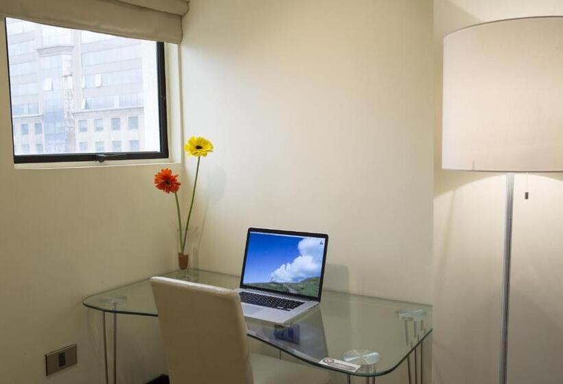 חדר סטנדרט לשלושה, Diego De Velazquez