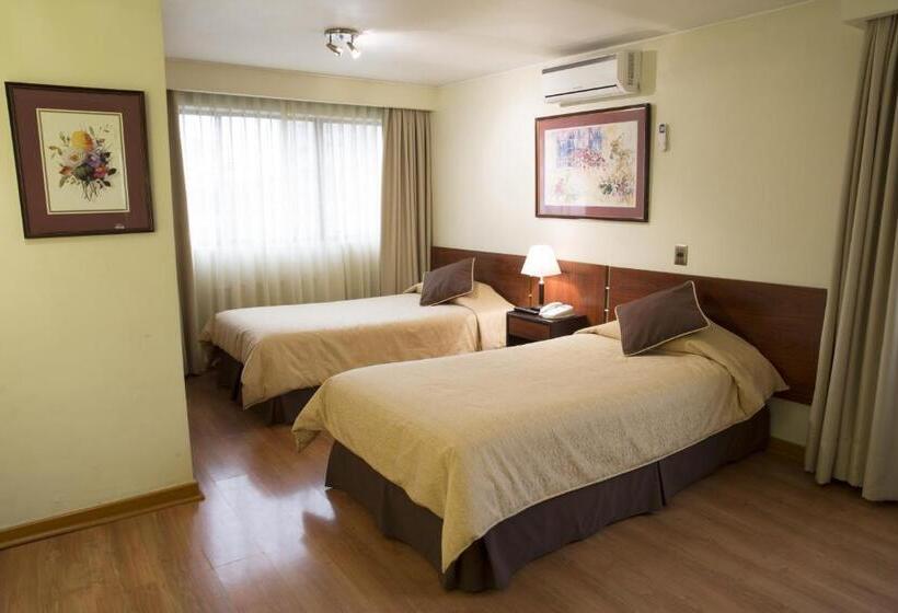 חדר סטנדרט לשלושה, Diego De Velazquez