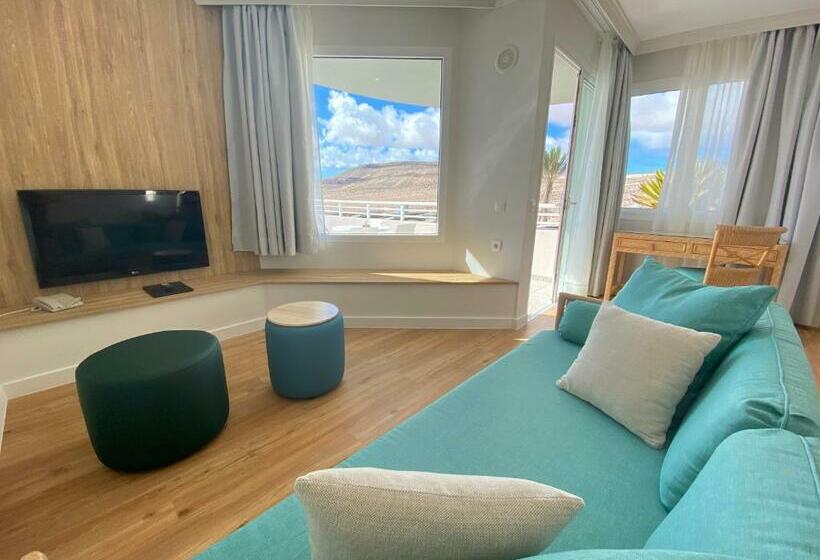 주니어 스위트, Esmeralda Maris By Livvo