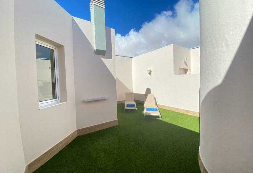 주니어 스위트, Esmeralda Maris By Livvo