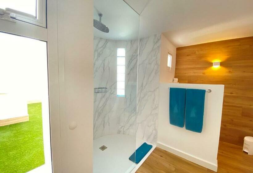 주니어 스위트, Esmeralda Maris By Livvo