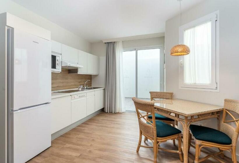 주니어 스위트, Esmeralda Maris By Livvo