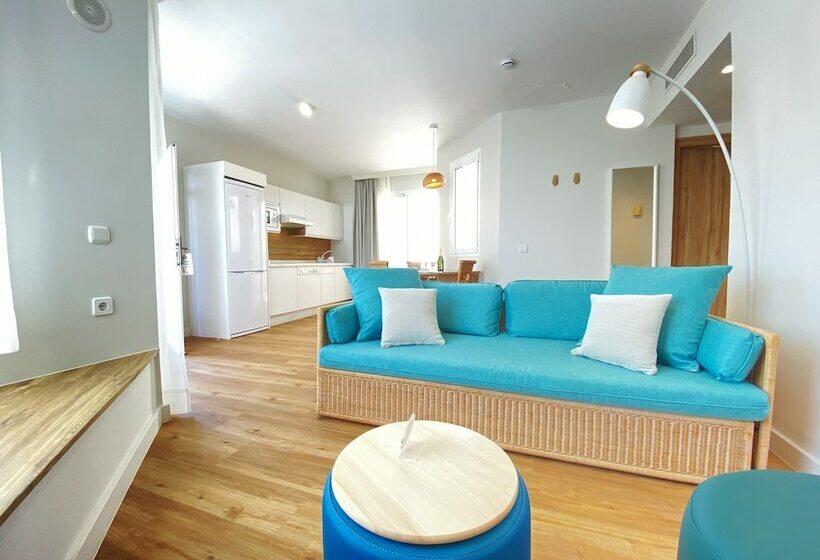 주니어 스위트, Esmeralda Maris By Livvo