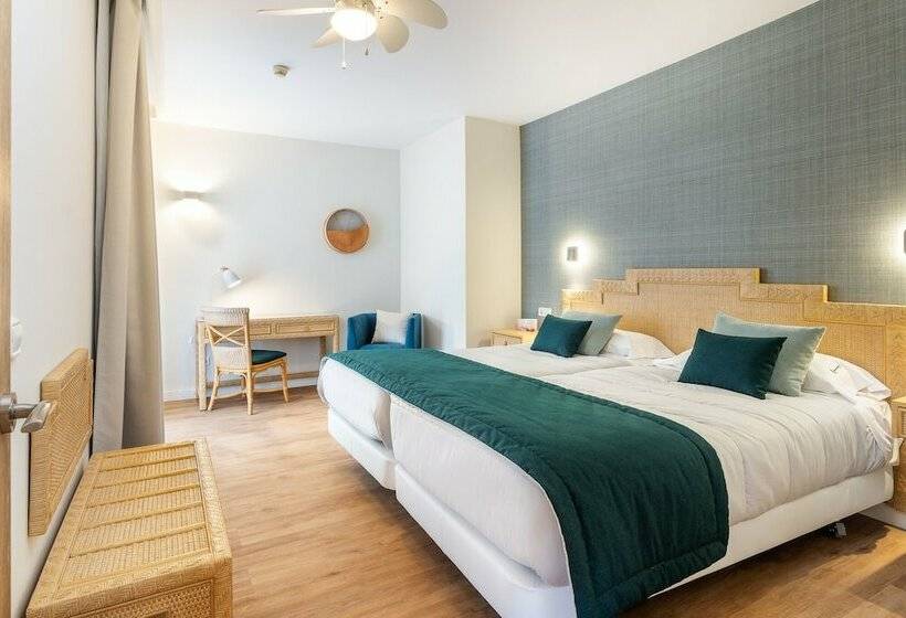 주니어 스위트, Esmeralda Maris By Livvo