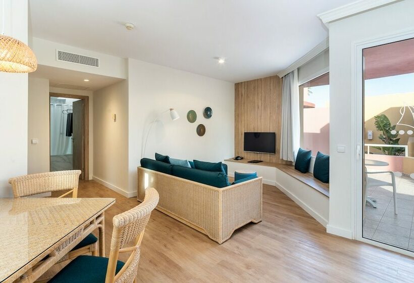 주니어 스위트, Esmeralda Maris By Livvo