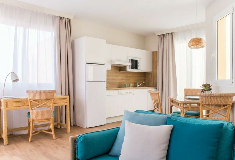 주니어 스위트, Esmeralda Maris By Livvo