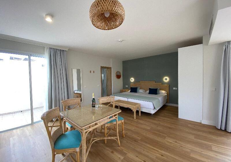 스탠다드 룸 바다 전망, Esmeralda Maris By Livvo