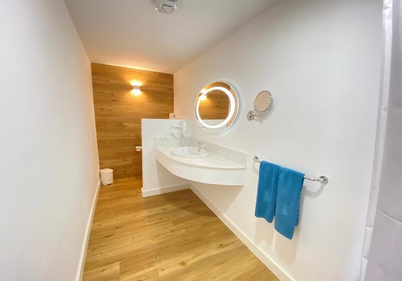 주니어 스위트, Esmeralda Maris By Livvo