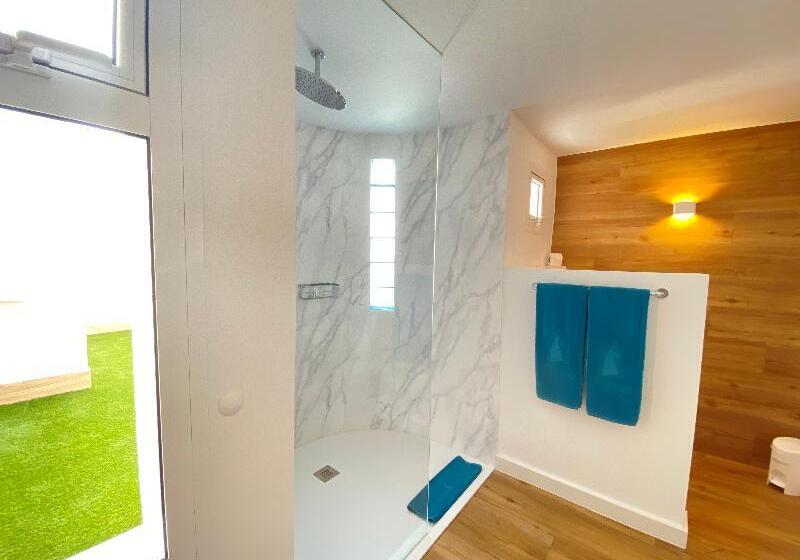 주니어 스위트, Esmeralda Maris By Livvo