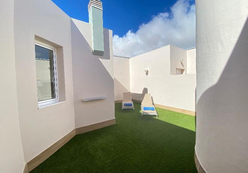 주니어 스위트, Esmeralda Maris By Livvo