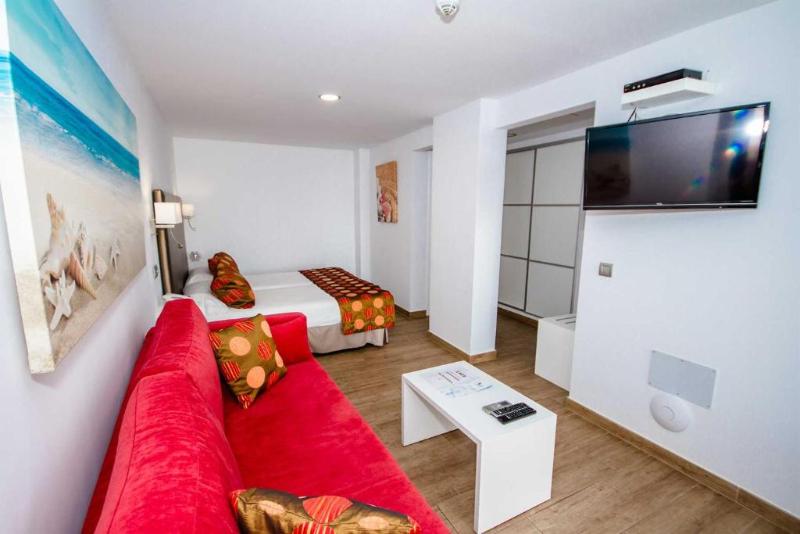 주니어 스위트, Esmeralda Maris By Livvo