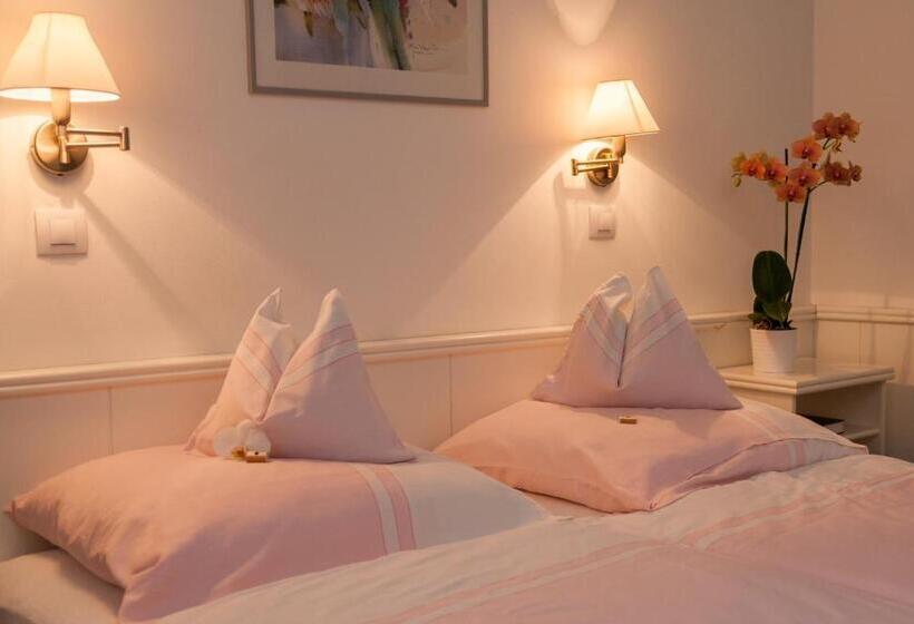 غرفة سوبيريور مطلّة علي الحديقة, Fábián Panzió