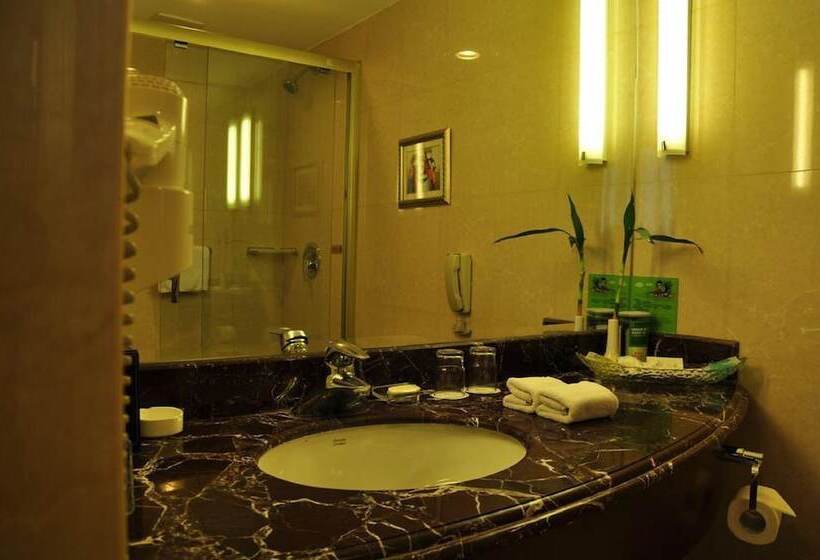 Quarto standard, Howard Johnson Paragon Hotel Beijing Central
