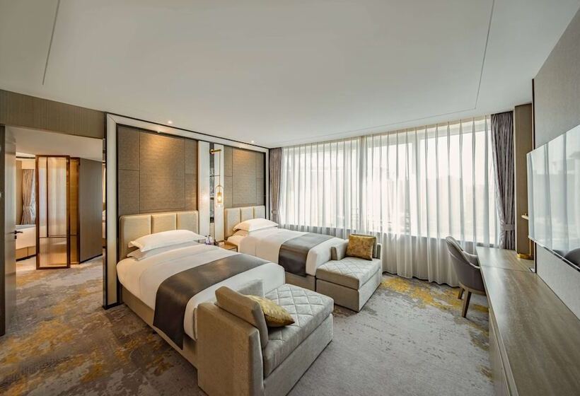 Suite Deluxe, Howard Johnson Paragon Hotel Beijing Central