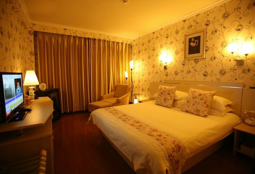 디럭스 룸, Overseas Chinese International