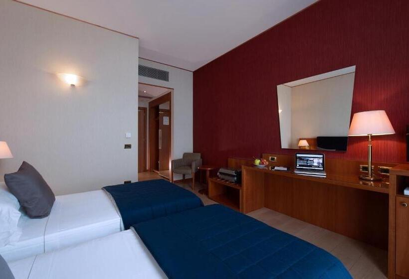 اتاق سوپریور, Parma & Congressi