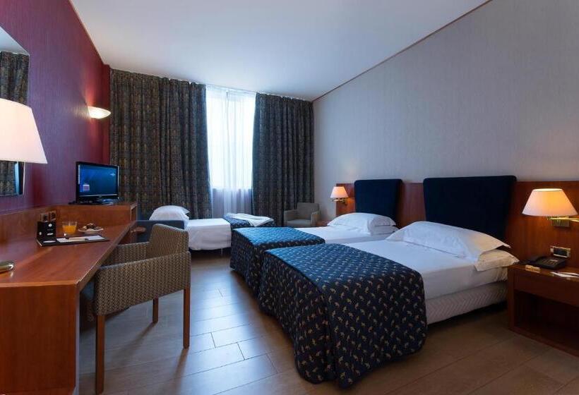 اتاق استاندارد سه نفره, Parma & Congressi