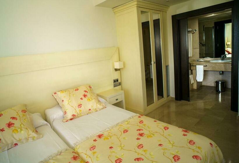 חדר סטנדרט, Senator Águilas