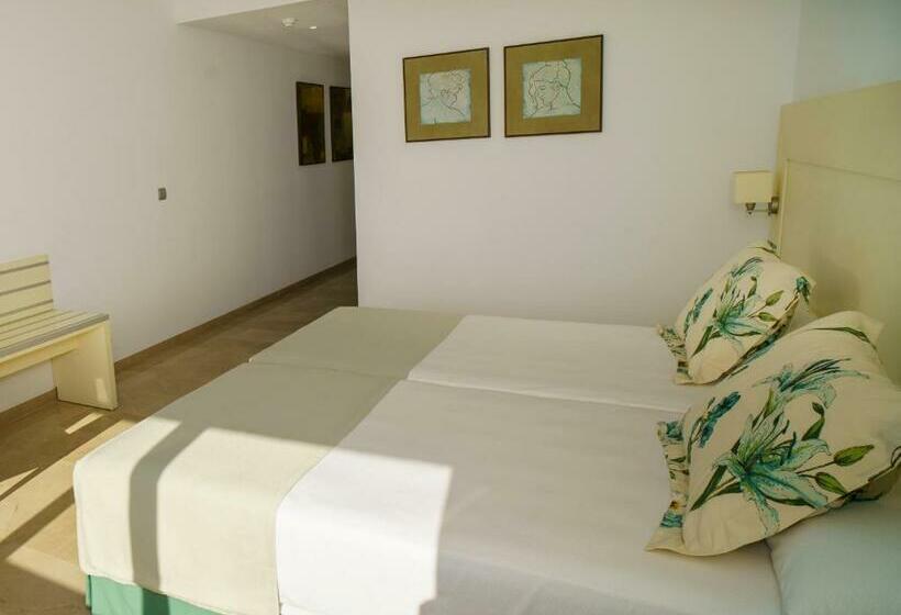 חדר סטנדרט, Senator Águilas