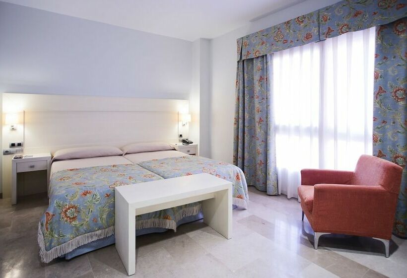 חדר סטנדרט, Senator Águilas