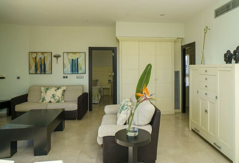 סוויטת 2 חדרי שינה, Senator Águilas