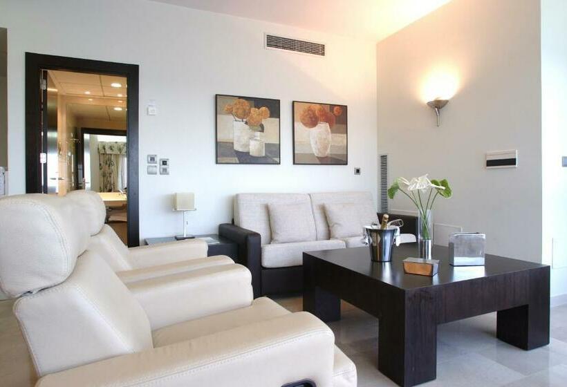 סוויטת 3 חדרי שינה, Senator Águilas