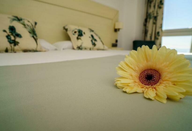 חדר סופריור, Senator Águilas