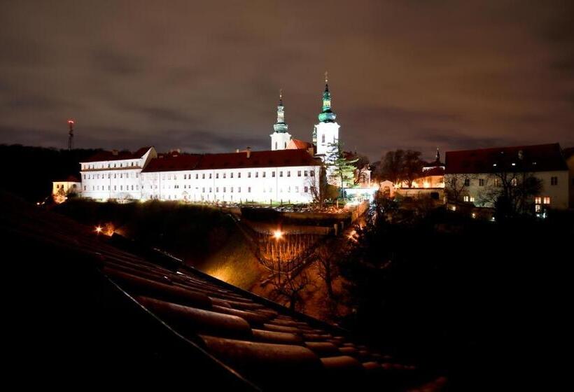 수피리어 룸, Questenberg