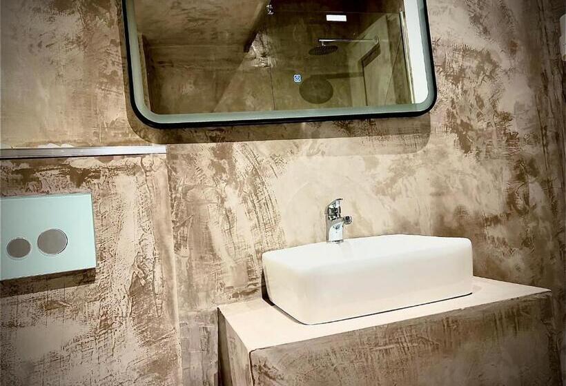 اتاق استاندارد با چشمانداز, Rex