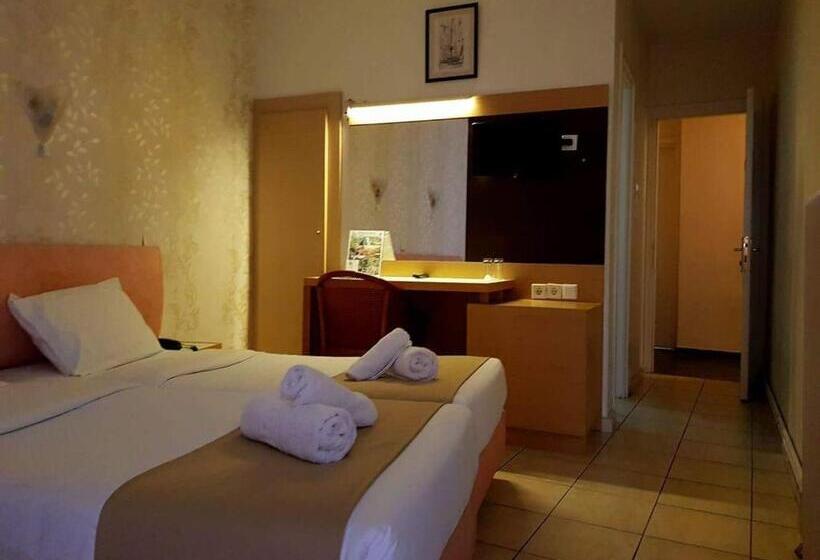 اتاق استاندارد سه تخته با بالکن, Rex