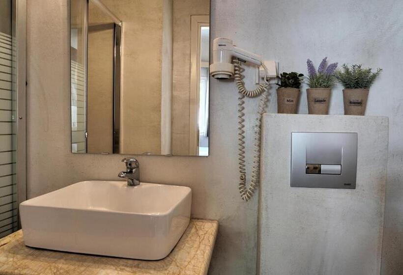 اتاق استاندارد سه تخته با چشمانداز, Rex