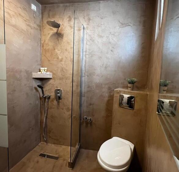 اتاق اکونومی یک تخته, Rex