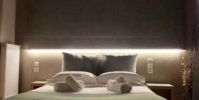 Economy Triple Room, Rex