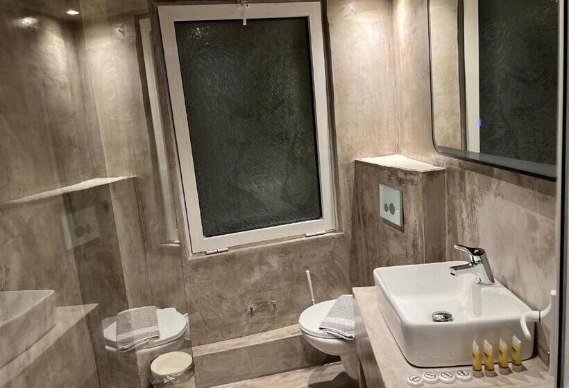 اتاق خانوادگی, Rex