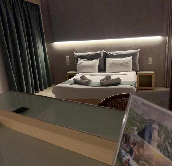 اتاق خانوادگی, Rex