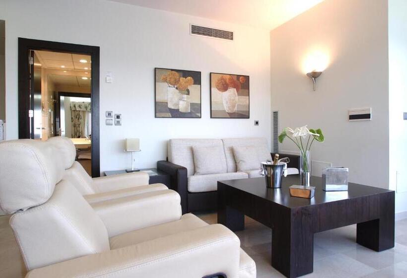 סוויטת ג'וניור, Senator Águilas