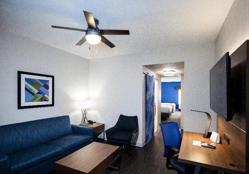 חדר סטנדרט לשלושה, Senator Águilas