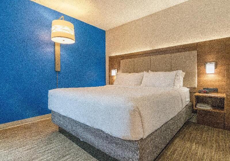 חדר סטנדרט לשלושה, Senator Águilas