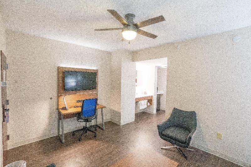 חדר סטנדרט לשלושה, Senator Águilas