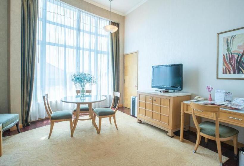 جناح, Shantou Junhua Haiyi