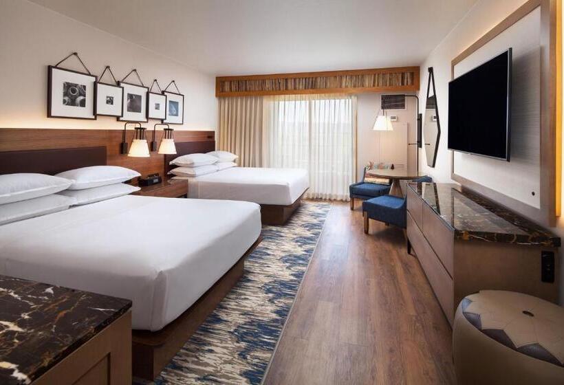 غرفة ديلوكس مطلة على حمام السباحة, Sheraton Grand At Wild Horse Pass