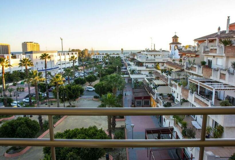 标准三人间, Toboso Almunecar