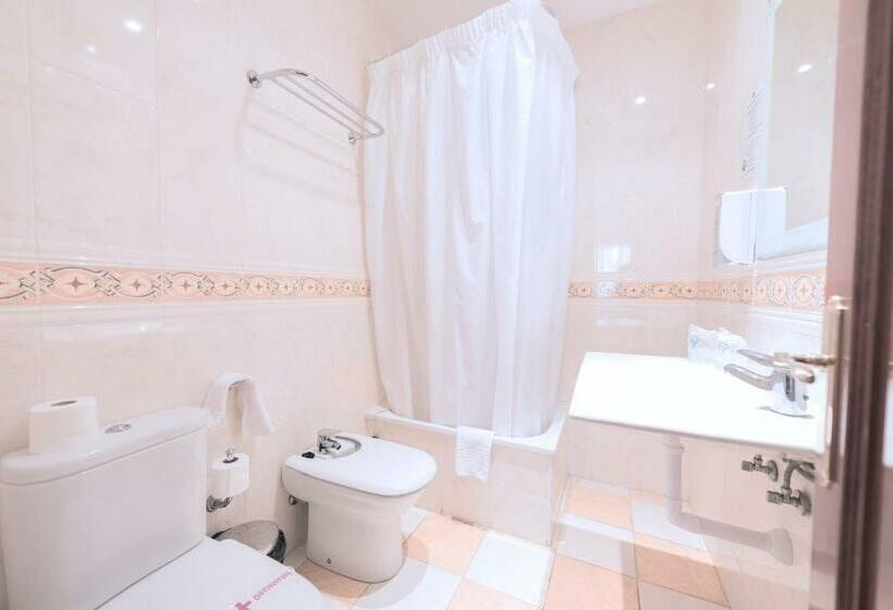 标准单人间, Toboso Almunecar