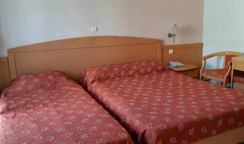 غرفة قياسية ثلاثية, Tolo